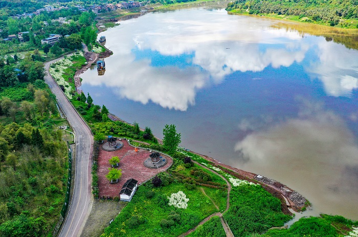 位于长江支流渠江东畔的四川省华蓥市明月镇白鹤咀,明月,竹河村曾是